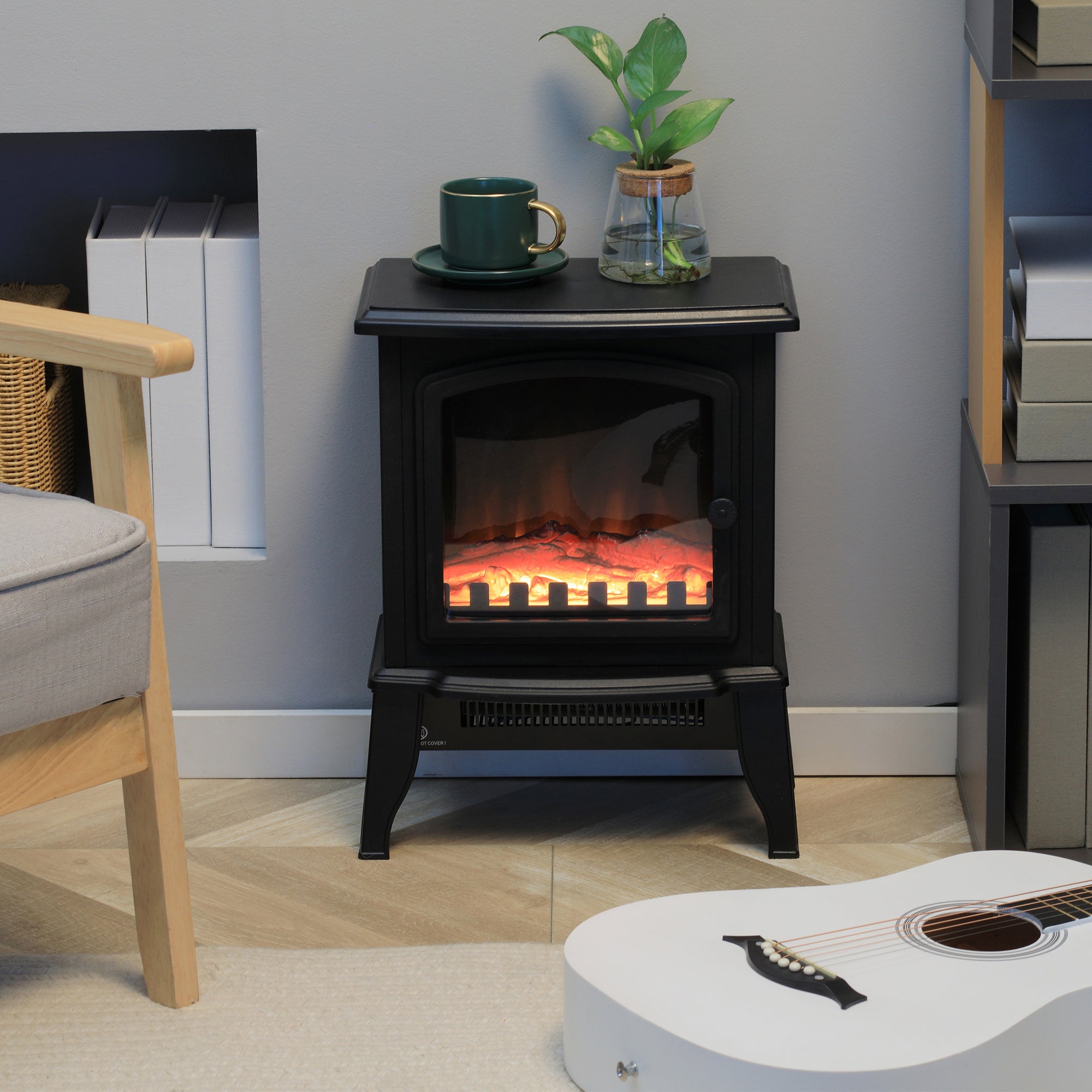 HOMCOM Electric Fireplace Heater, Freestanding Fireplace Stove with Realistic Flame Effect, Overheat Safety Protection, 750W/1500W, Black