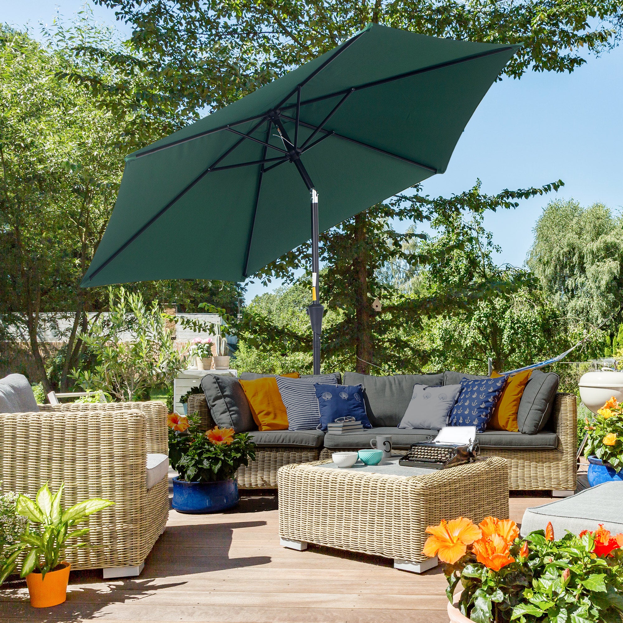 Outsunny 8.5FT Patio Umbrella, Round Garden Parasol with 6 Ribs, Market Sunshade Tilt Canopy w/ Crank Handle for Outdoor, Green