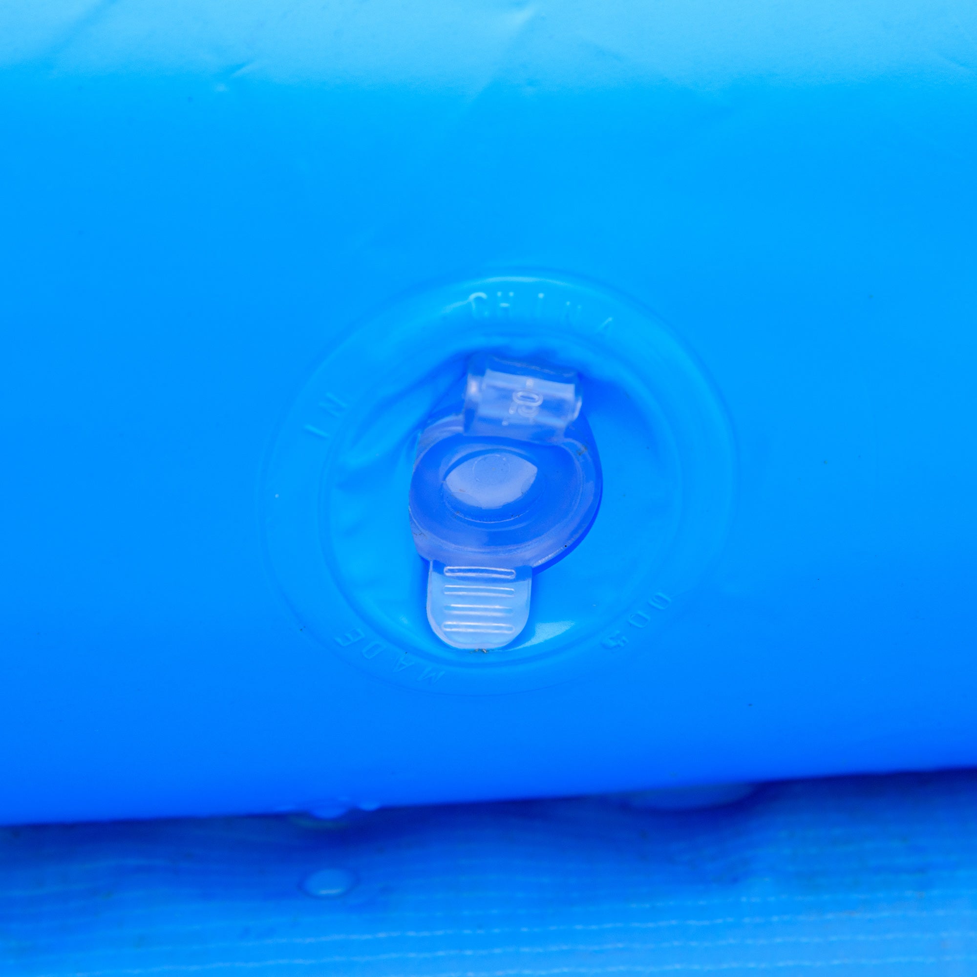 Outsunny Inflatable Swimming Pool Family-Sized Blow Up Pool Round Paddling Pool with Hand Pump for Kids, Adults, Outdoor, Garden and Backyard, 107" x 30", Blue